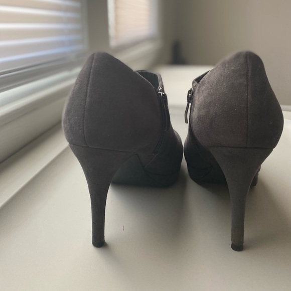 Liz Claiborne, charcoal suede booties - Picture 2 of 8